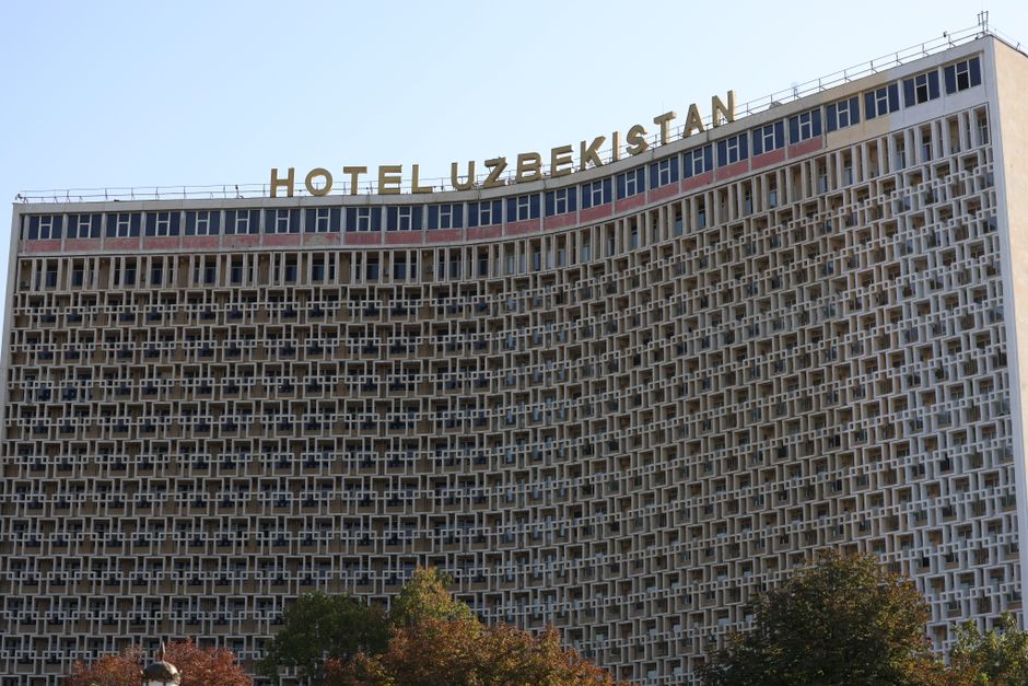 Vedete românești în impas: Loredana Chivu și Ana Mocanu, trei ore fără cazare pe străzile unui sat din Uzbekistan