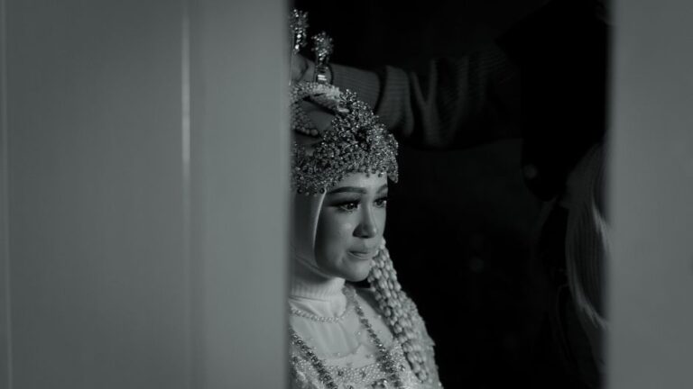 Carmen Chindriș s-a căsătorit discret în Bârsana, purtând cămașa de mireasă a mamei sale
