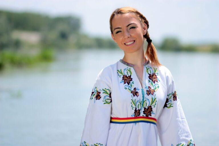 Dida Drăgan a împlinit 80 de ani: stilul în negru, cariera și dezamăgirile din dragoste